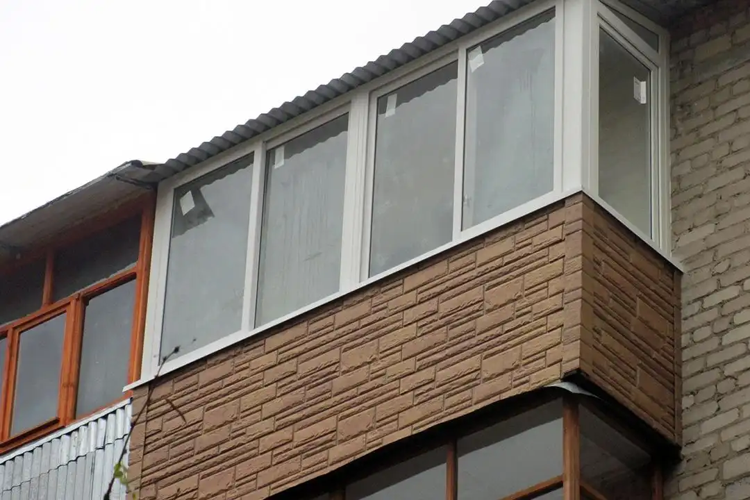 Внешняя отделка стен балкона